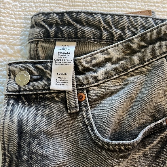 H&M Grey Wash Straight Cut Jeans - Picture 2 of 7